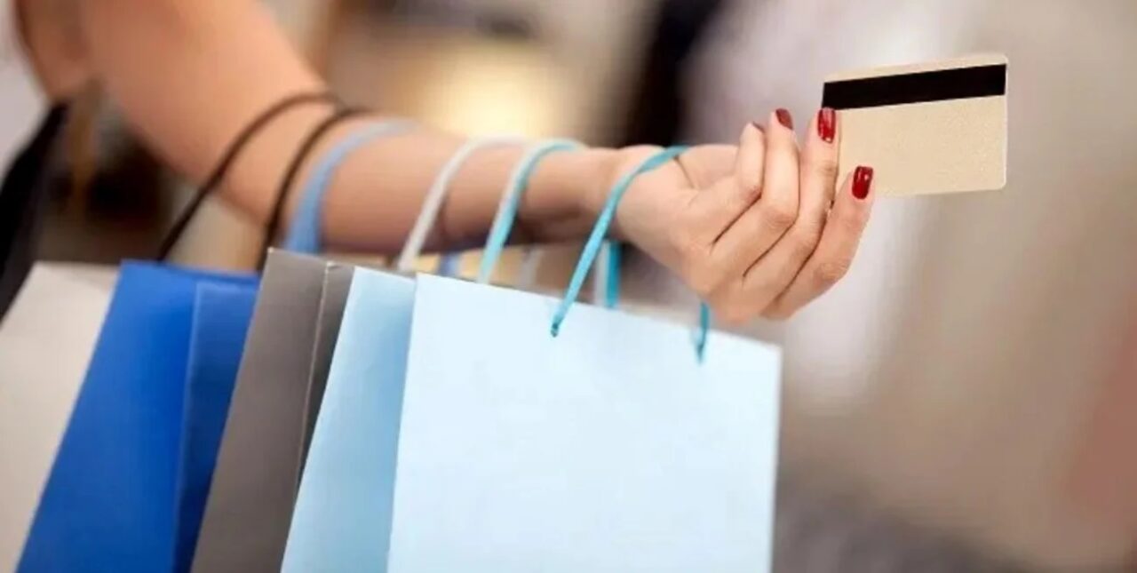 Se anunciará un aumento en los límites para compras con tarjetas de crédito