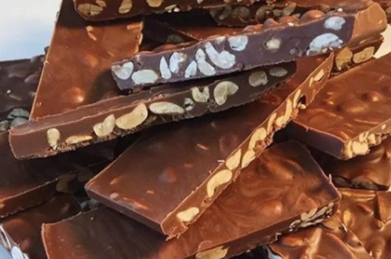 La Anmat prohibió un chocolate con maní y advirtió sobre las razones