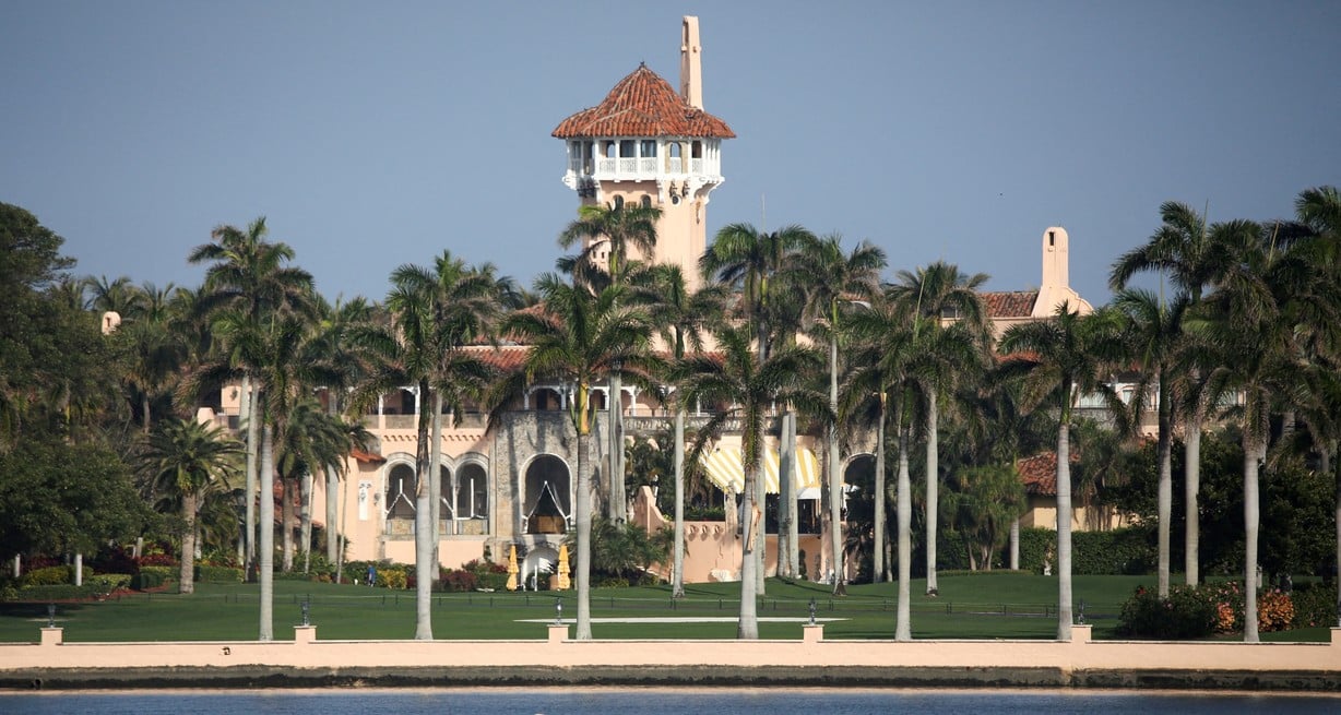 En medio de la investigación, advierten que un empleado de Trump “inundó” Mar-a-Lago