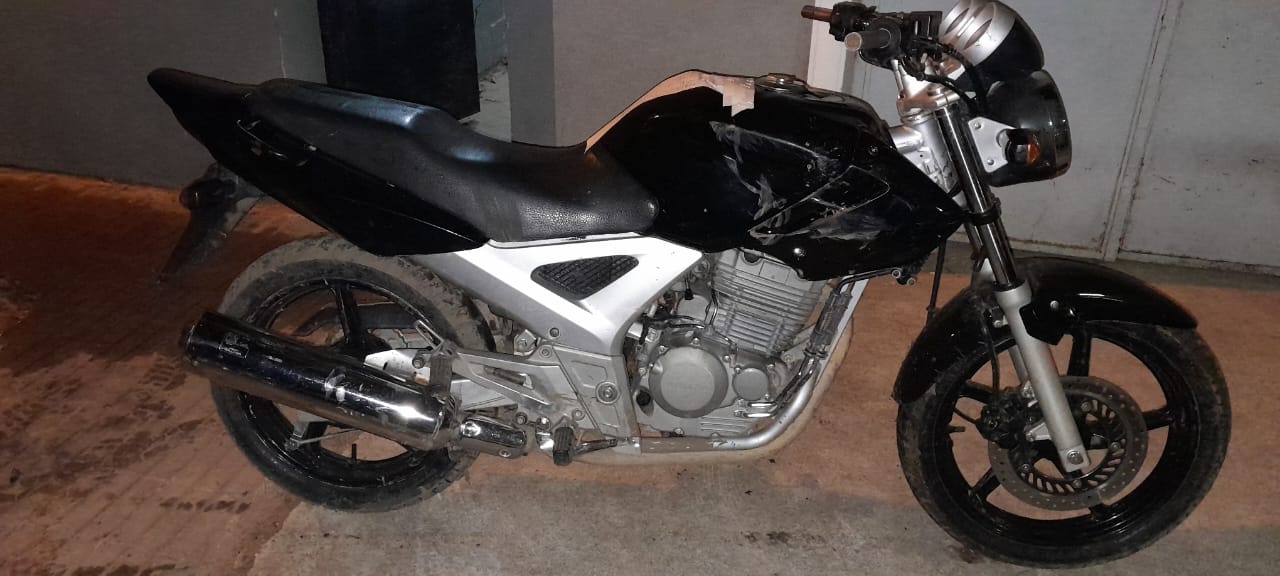 Detenido tras persecución en motocicleta: secuestran arma de fuego y celular