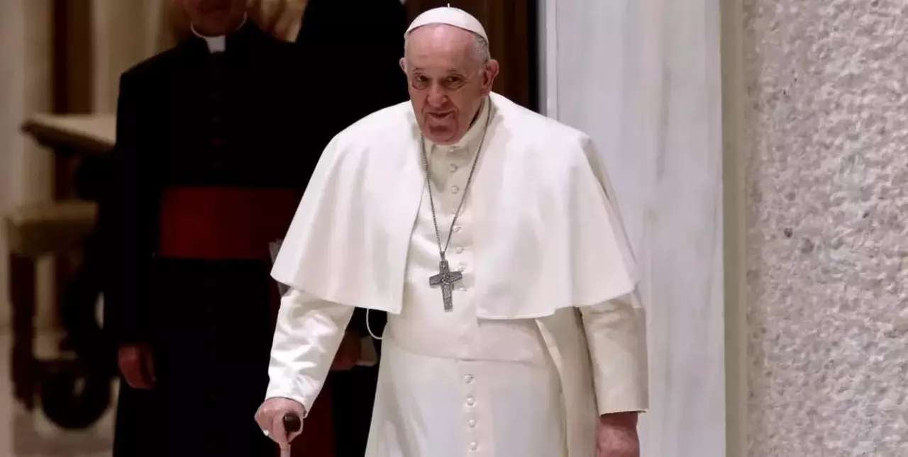 El papa Francisco debe ser operado de urgencia por riesgo de obstrucción intestinal