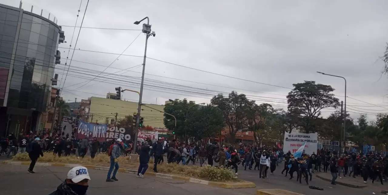 Jujuy: no cesan los enfrentamientos entre manifestantes y policía