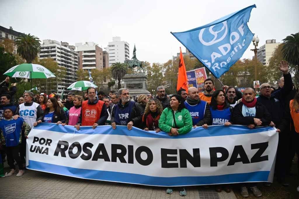 Rosario: varios gremios se manifestaron frente a Gobernación por mayor seguridad en las escuelas