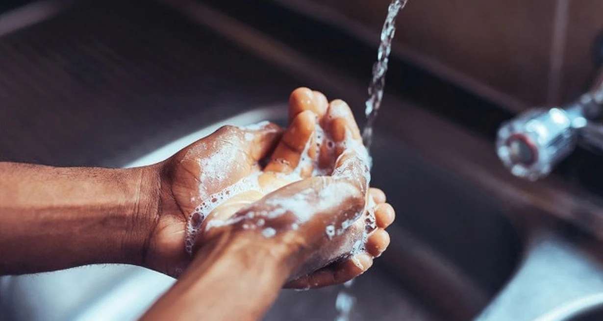 Sudáfrica: vigilan la calidad del agua por un brote de cólera que ya mató a 50 personas