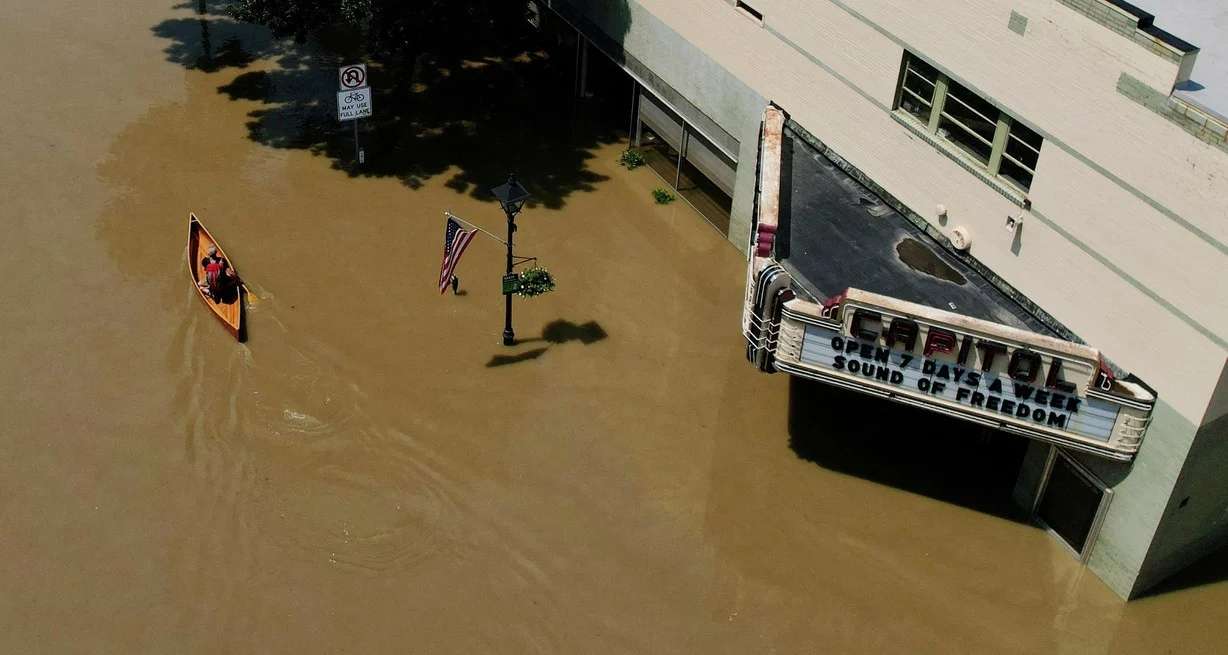 Más de cien personas evacuadas por inundaciones “históricas” en el noreste de Estados Unidos