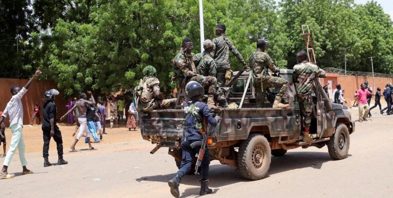 La Junta Militar de Níger denunció que Francia intervendría el país para liberar al presidente