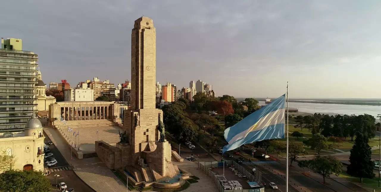Rosario: se robaron 44 piezas de bronce del Monumento a la Bandera