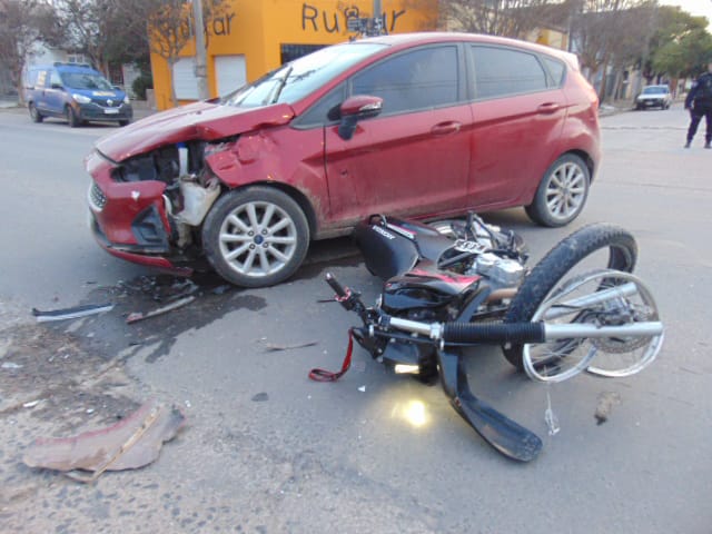 Venado Tuerto: una joven de 20 años perdió la vida tras choque entre moto y auto en Pellegrini y Santa Fe