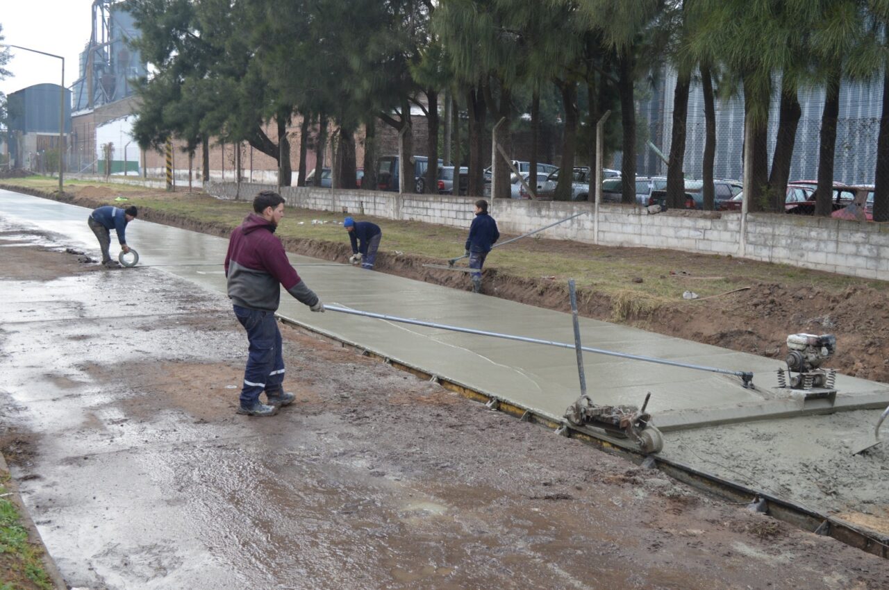 Siguen adelante con la reconstrucción del pavimento en calle López