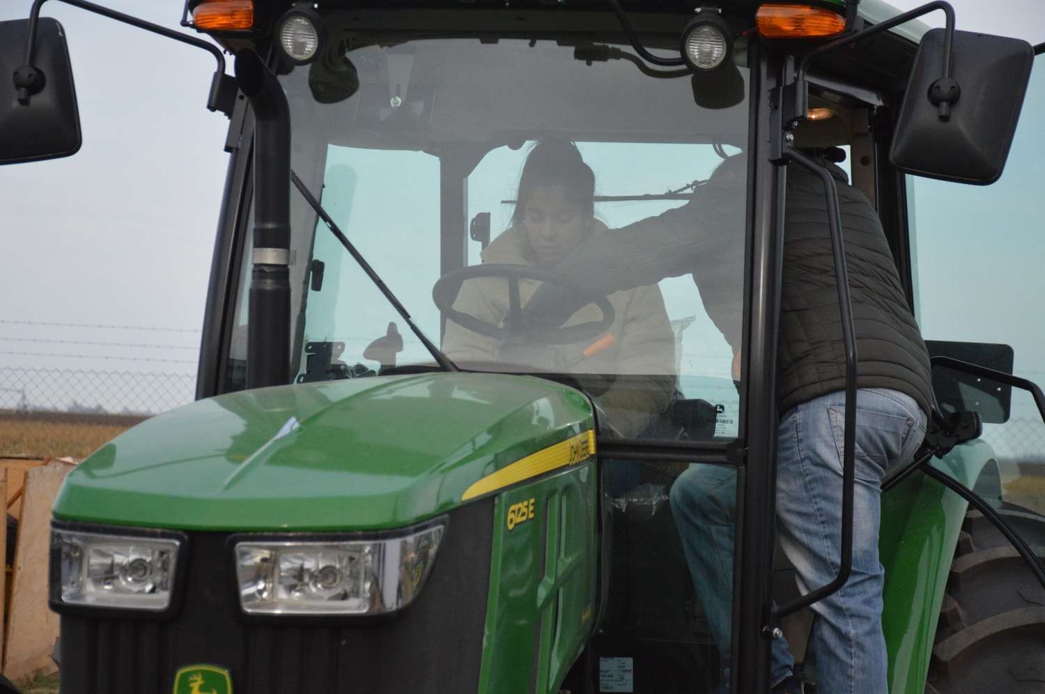 Práctica de manejo de tractores del programa de capacitación “Conecta Empleo”