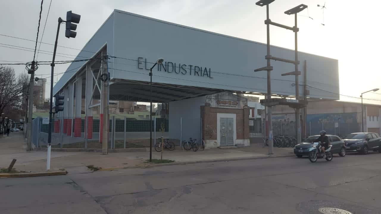En el "Industrial" se inaugura el polideportivo "César F. Villarroya"