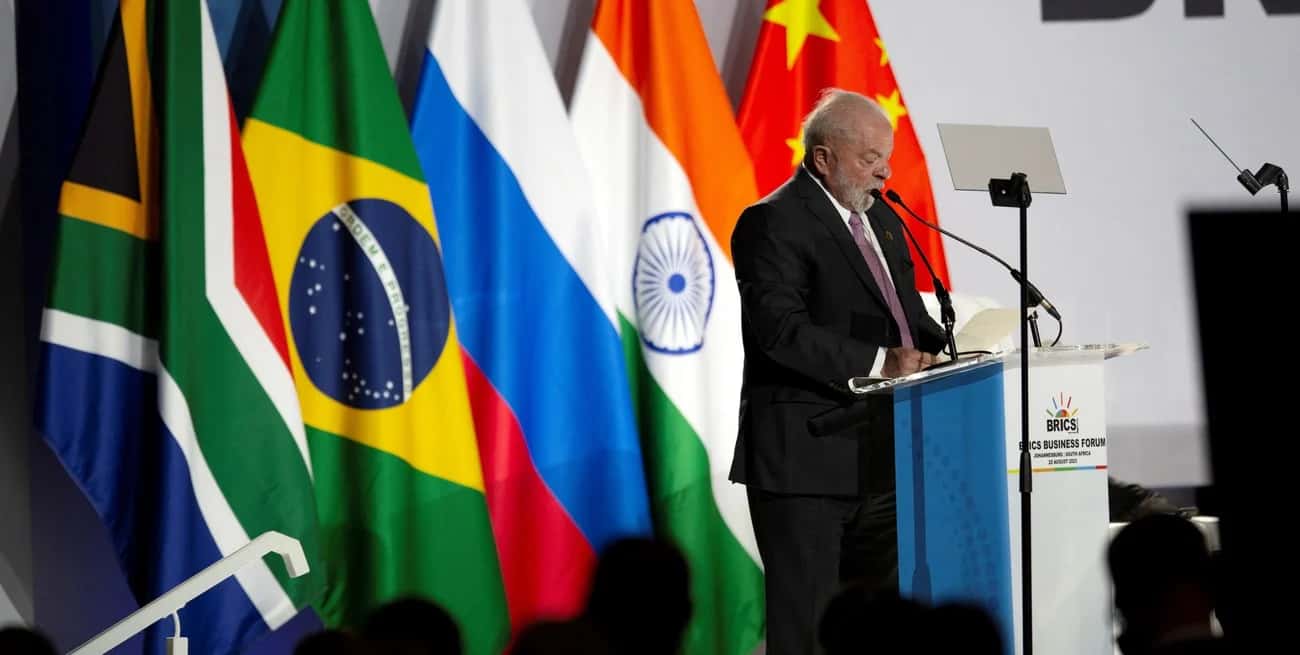 Lula da Silva pronunciando su discurso de apertura en la cumbre de Brics.