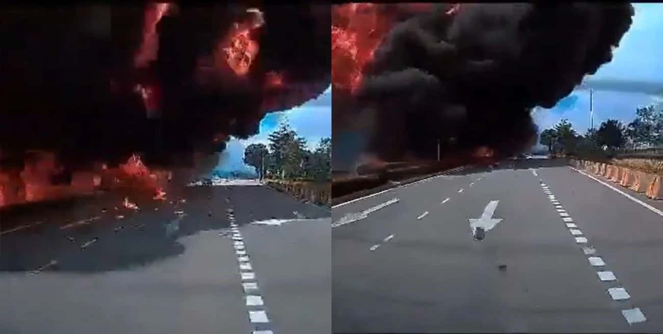 El momento en que avioneta se estrella en plena autopista. Crédito: Captura de video.