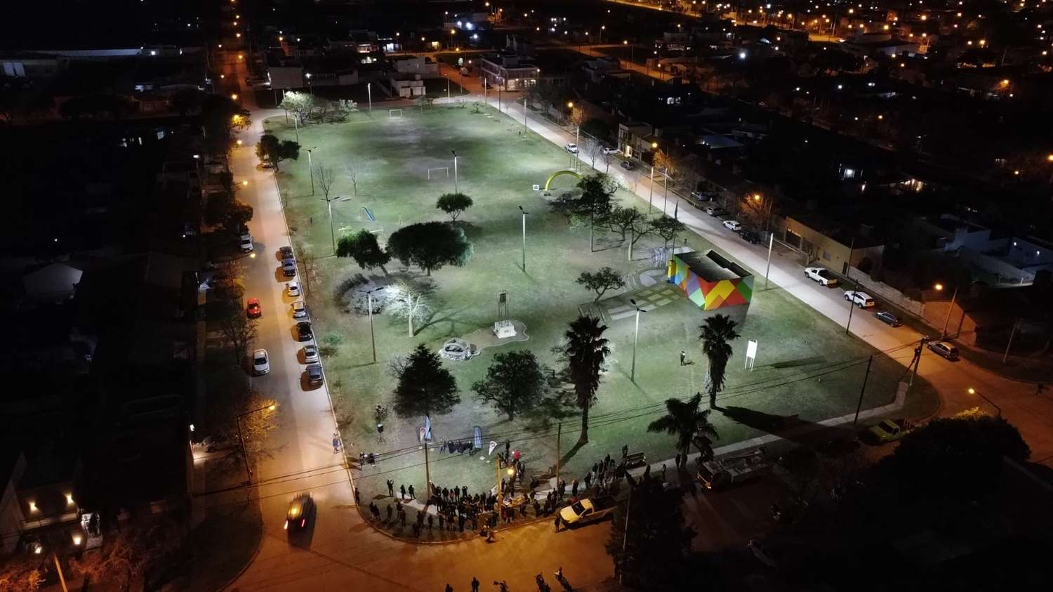 Inauguraron luminarias, mobiliario y espacio cultural en la Plaza del Docente