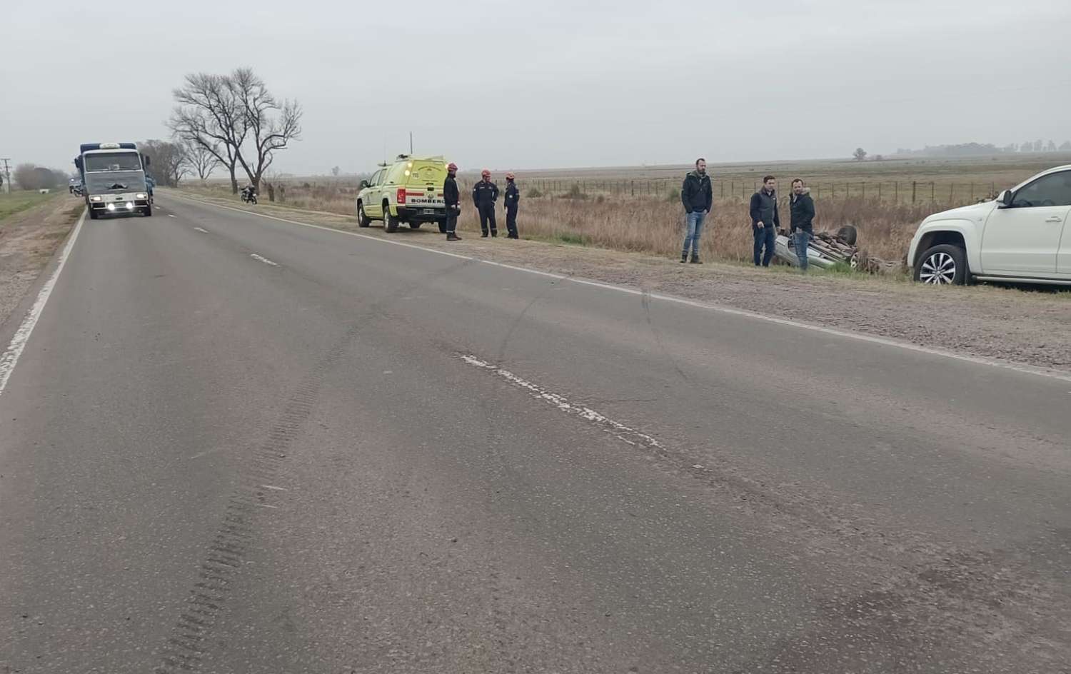 Accidente en Ruta 33 entre dos camionetas y un tractor