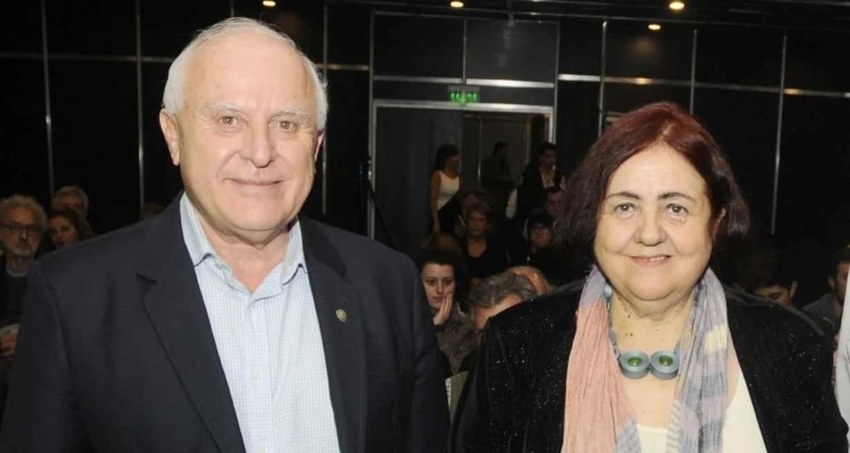 El fallecido ex gobernador Miguel Lisfchitz junto a María de los Ángeles González, la "Chiqui", ministra de Innovación y Cultura de la provincia de Santa Fe entre los años 2007 y 2019.