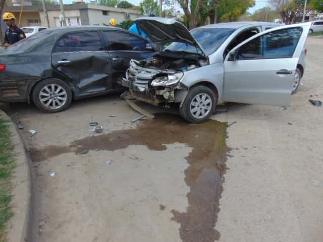 Violento choque entre dos autos en Venado Tuerto