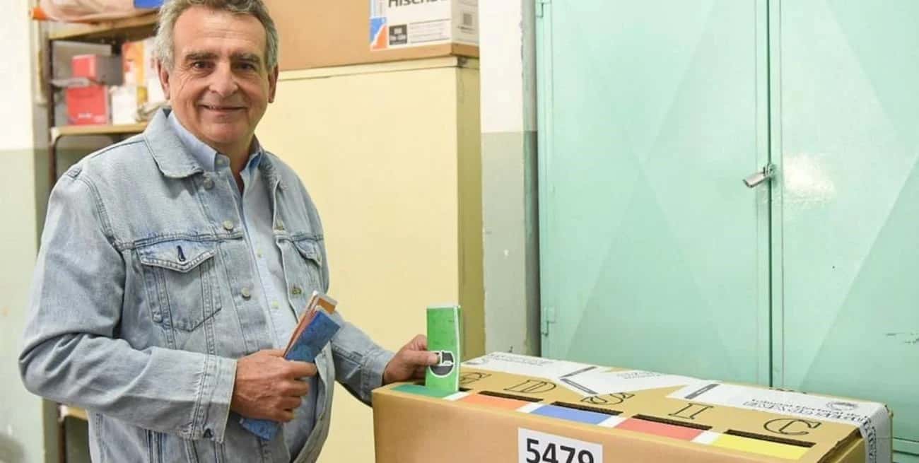 Agustín Rossi votó este domingo por la mañana en Rosario.