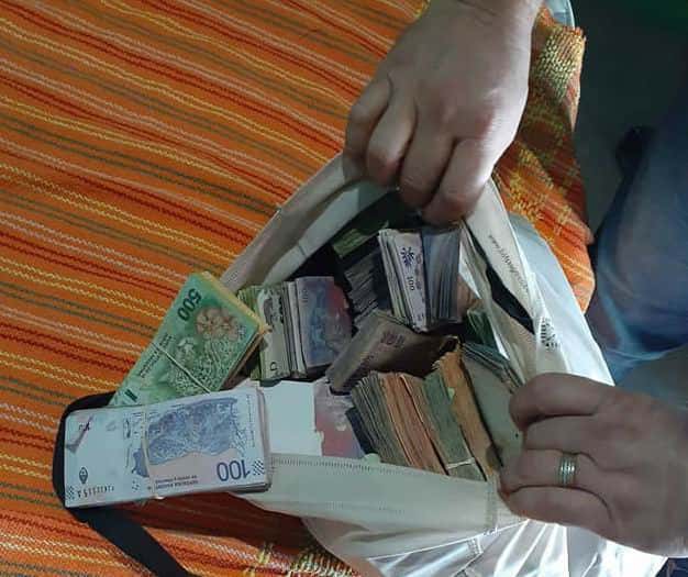 Ladrones armados robaron 400 mil pesos y dólares en una vivienda