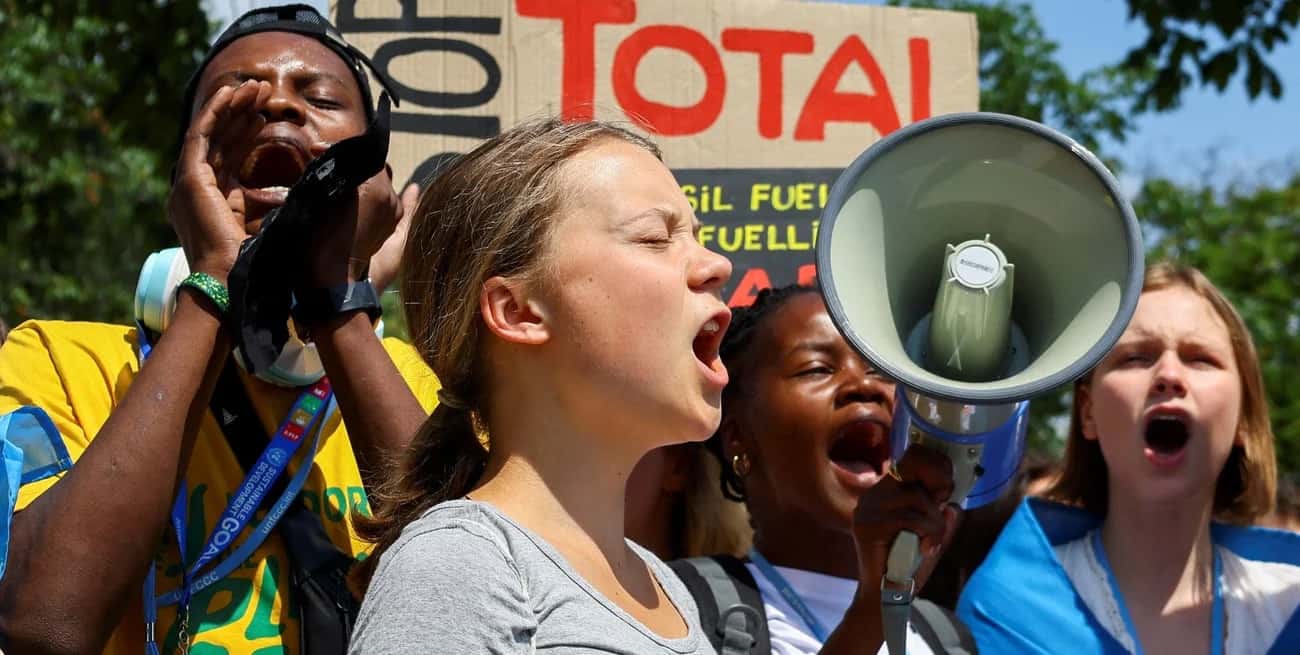 La joven activista por la justicia climática Greta Thunberg se une a una protesta. Crédito: REUTERS.