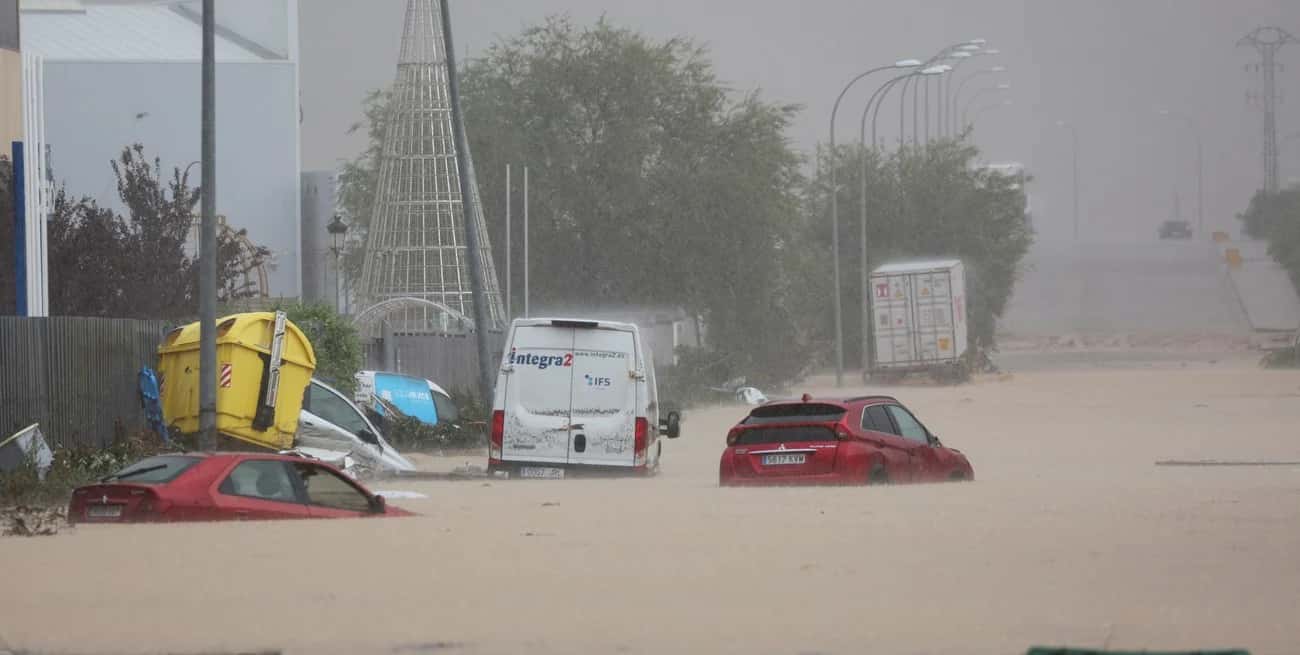 Video: en España, las inundaciones dejan un saldo de dos muertos, tres desaparecidos y agua dentro del subte