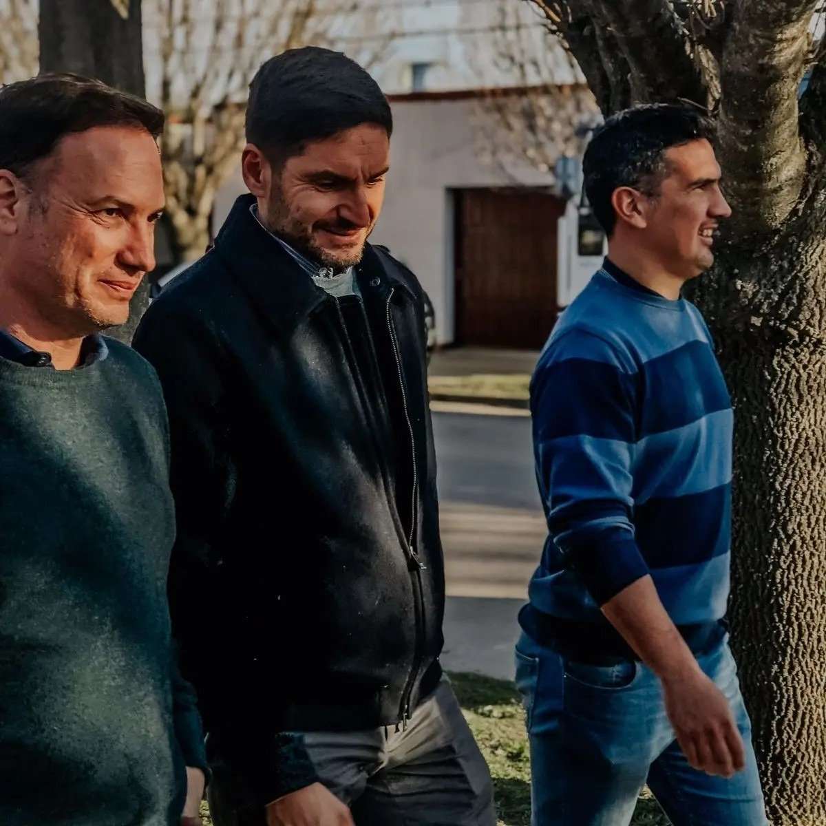 Lisandro Enrico, Maximiliano Pullaro y Ezequiel Rodríguez, caminando las calles de Murphy en la campaña.