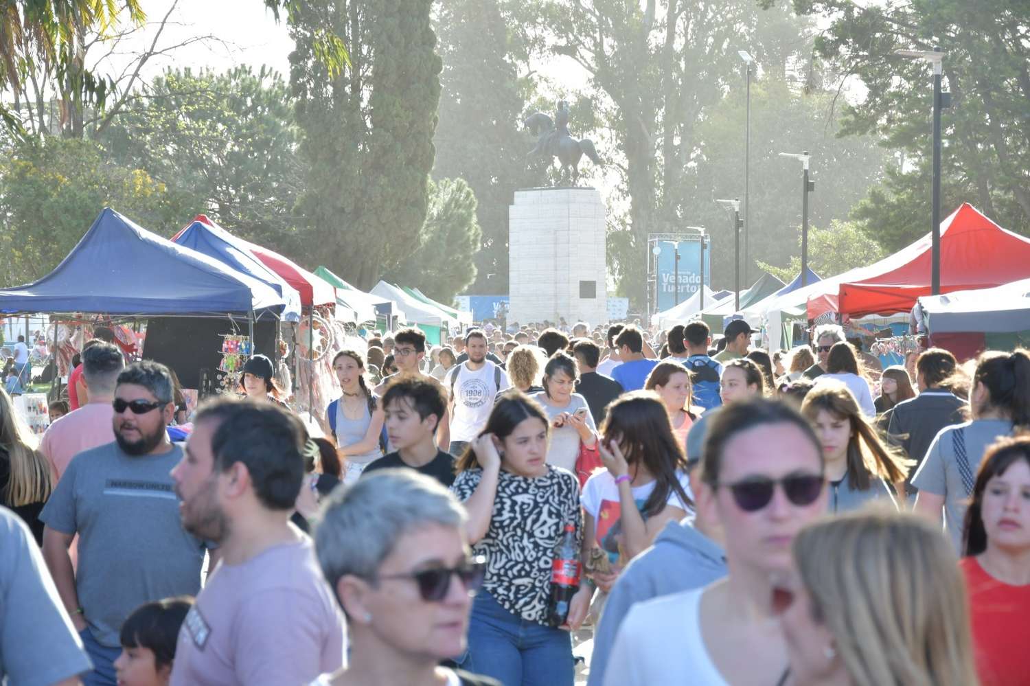 El boom de las Ferias municipales con emprendedores y espectáculos