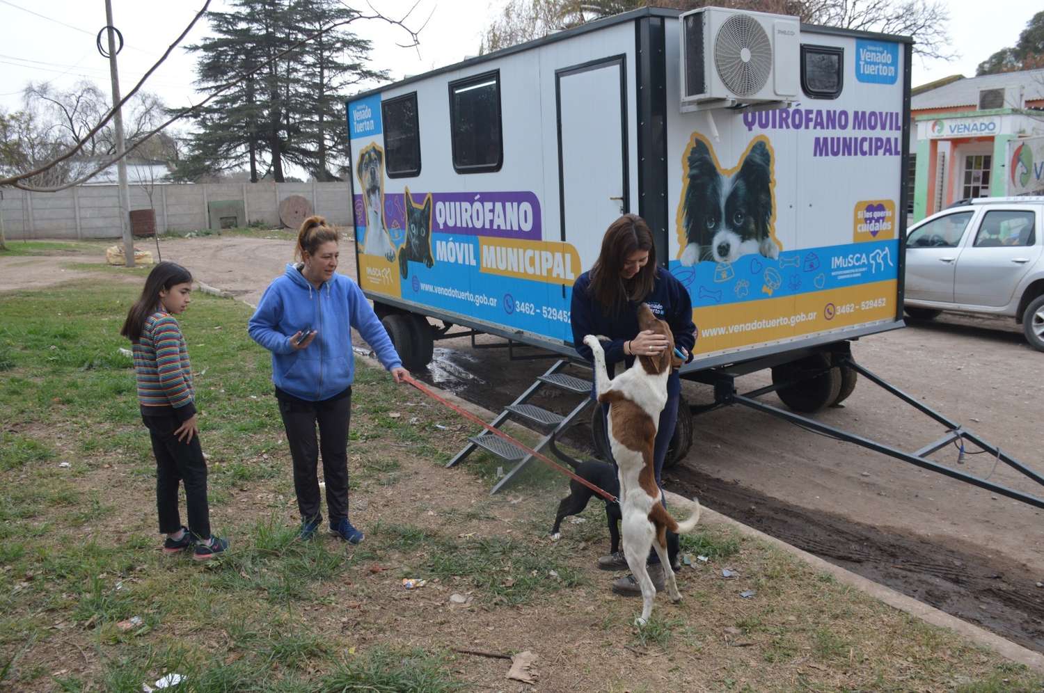El quirófano móvil municipal pasó por el barrio San Vicente con vacunación y castraciones