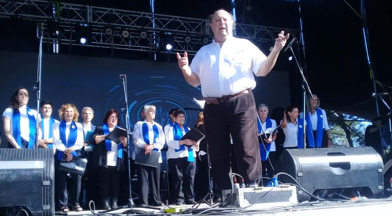 El Coro Polifónico Municipal de Rufino es dirigido por el maestro Santiago Weidmann.