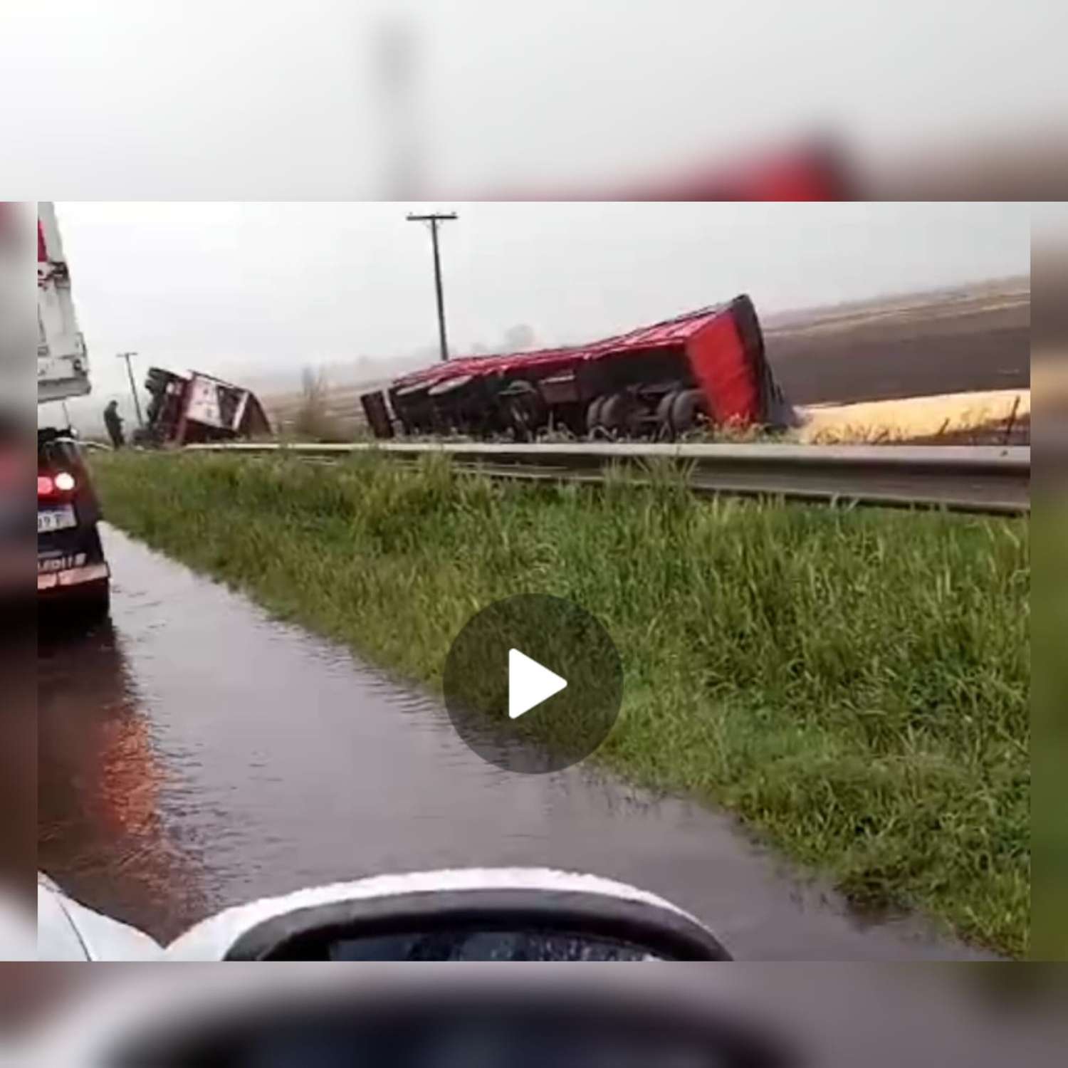 (Video) Un hospitalizado tras choque y vuelco sobre ruta 33 en Venado Tuerto