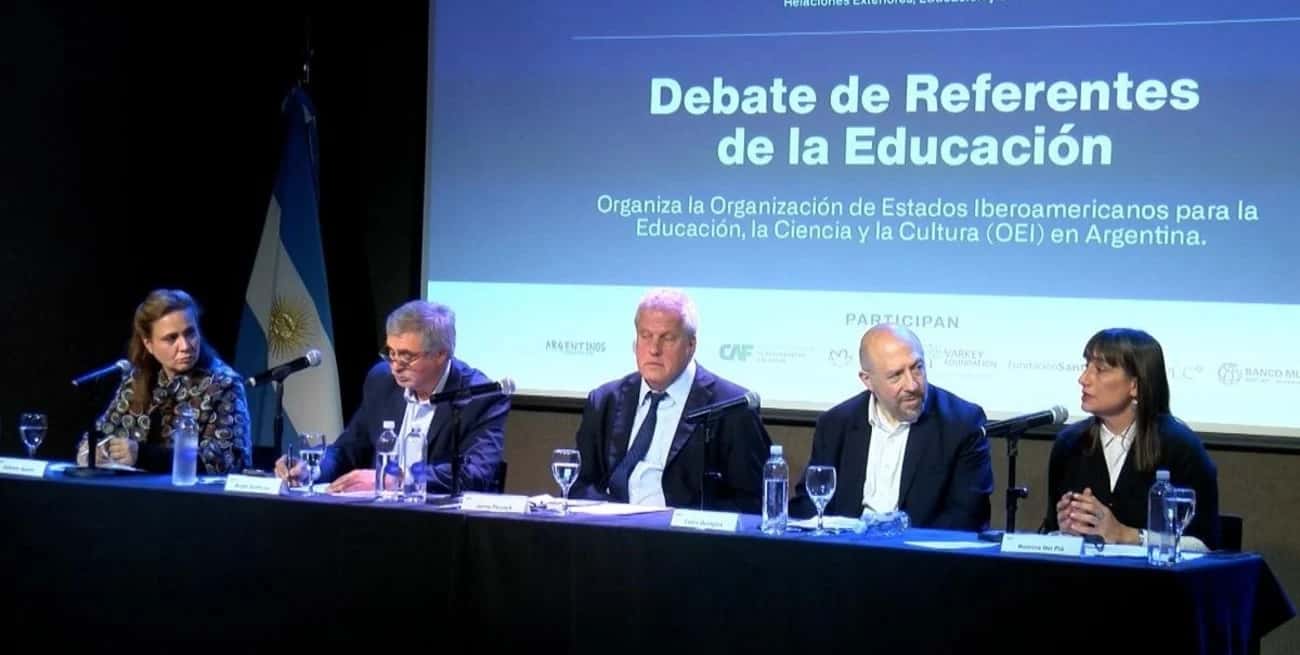 En el debate estuvieron presentes Walter Grahovac (por Schiaretti), Jaime Perczyk (Massa), Fabio Quetglas (JxC) y Romina del Pla.