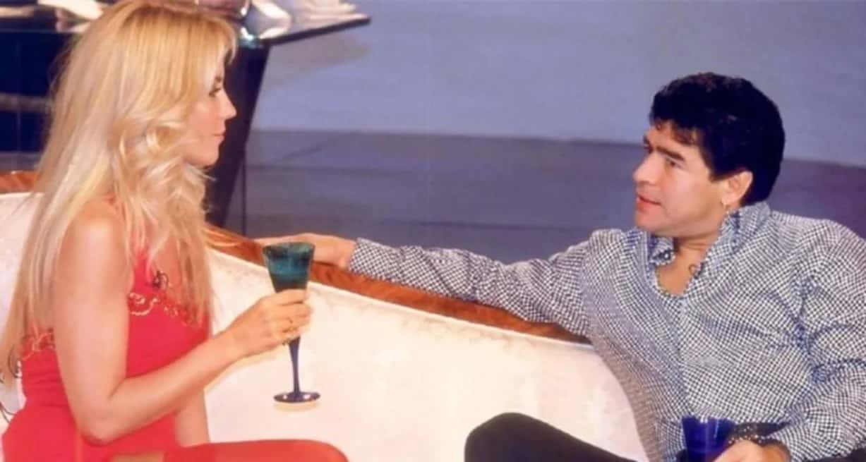 Maradona como invitado en un programa que conducía la vedette y modelo.