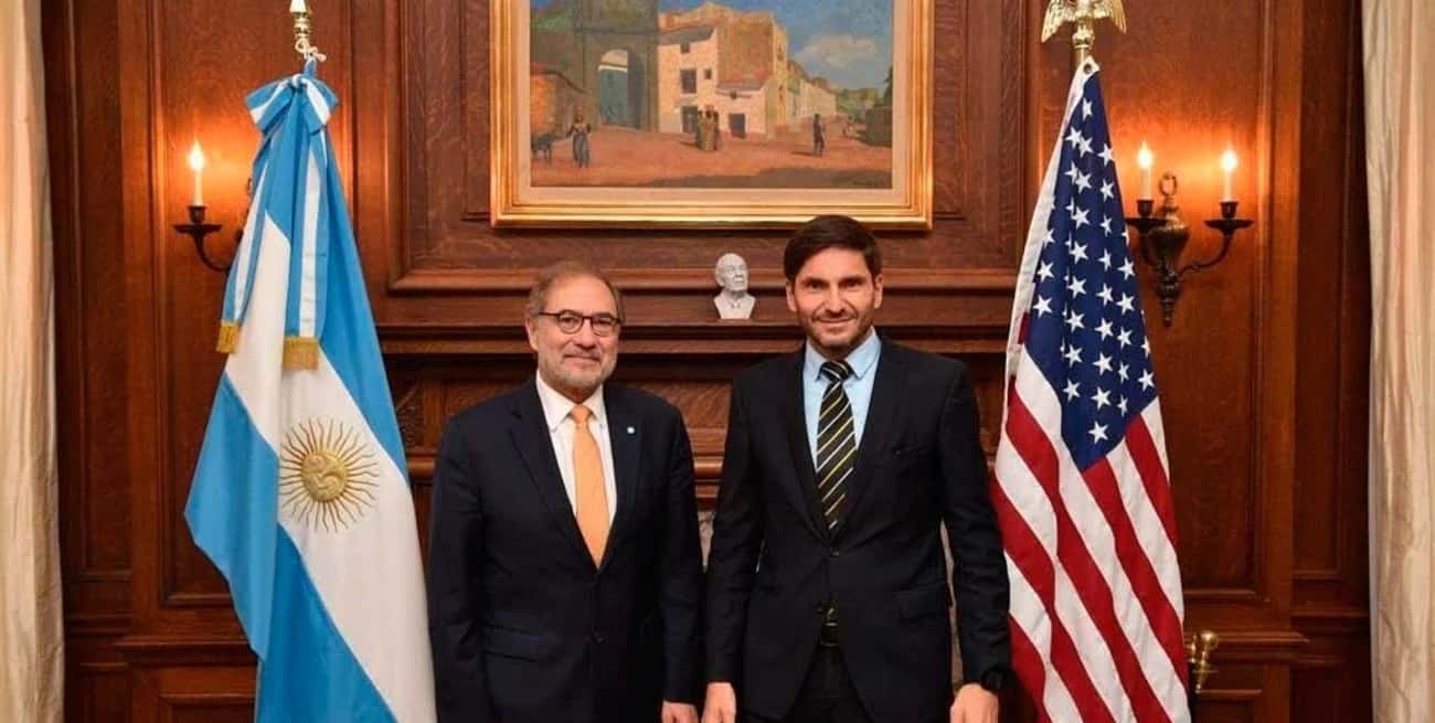 Pullaro cerró su gira por EEUU con el embajador argentino en ese país, Jorge Argüello.