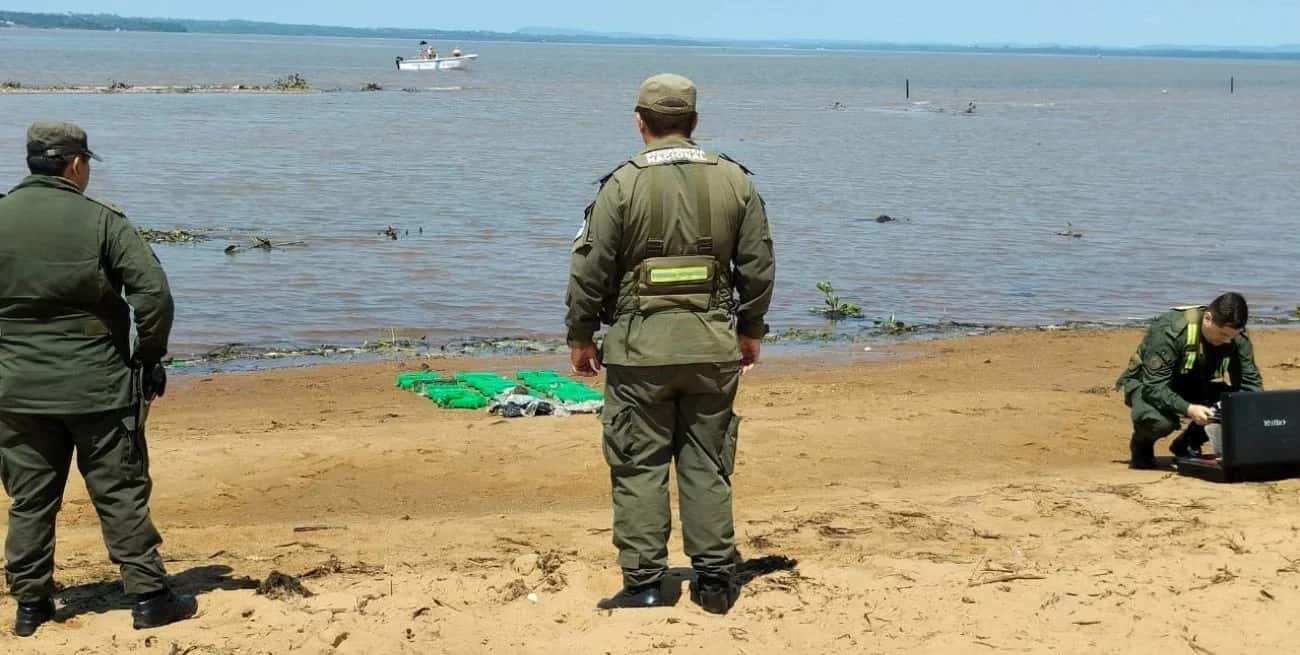 Hallaron más de 24 kilos de marihuana a orillas del río Paraná