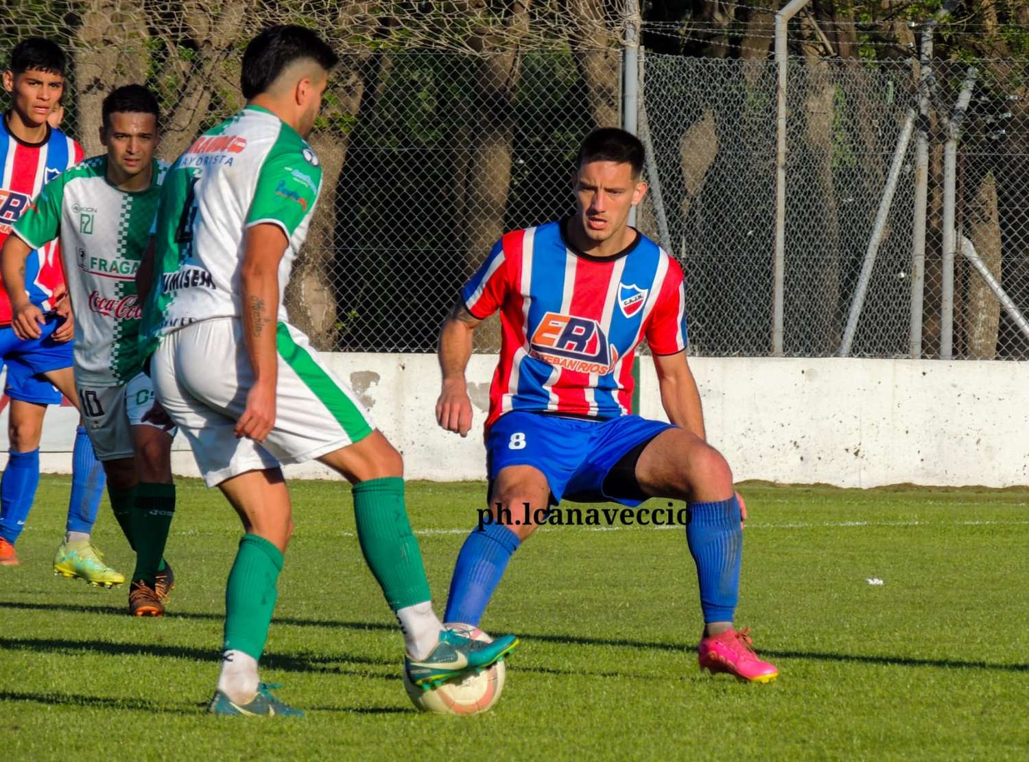 Empate lleno de goles en Villa Cañás. Fue 3 a 3 entre Studebaker y Jorge Newbery. Foto: Lorena Canaveccio