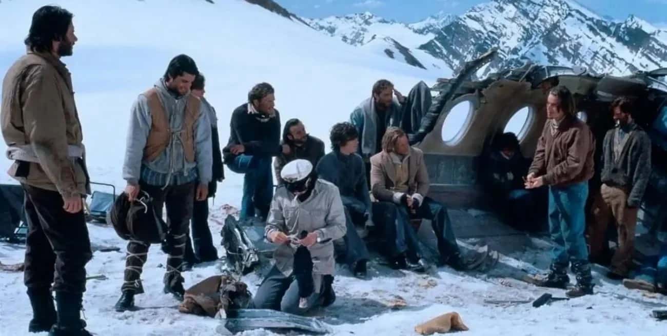 La película está basada en el libro La sociedad de la nieve de Pablo Vierci.