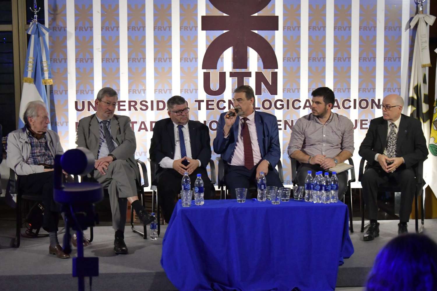 Hugo Quaglia; Alfredo Guillaumet; Jorge Rena; Rubén Soro; Leonel Chiarella y Rubén Cicarelli, en el conversatorio. Foto: MVT