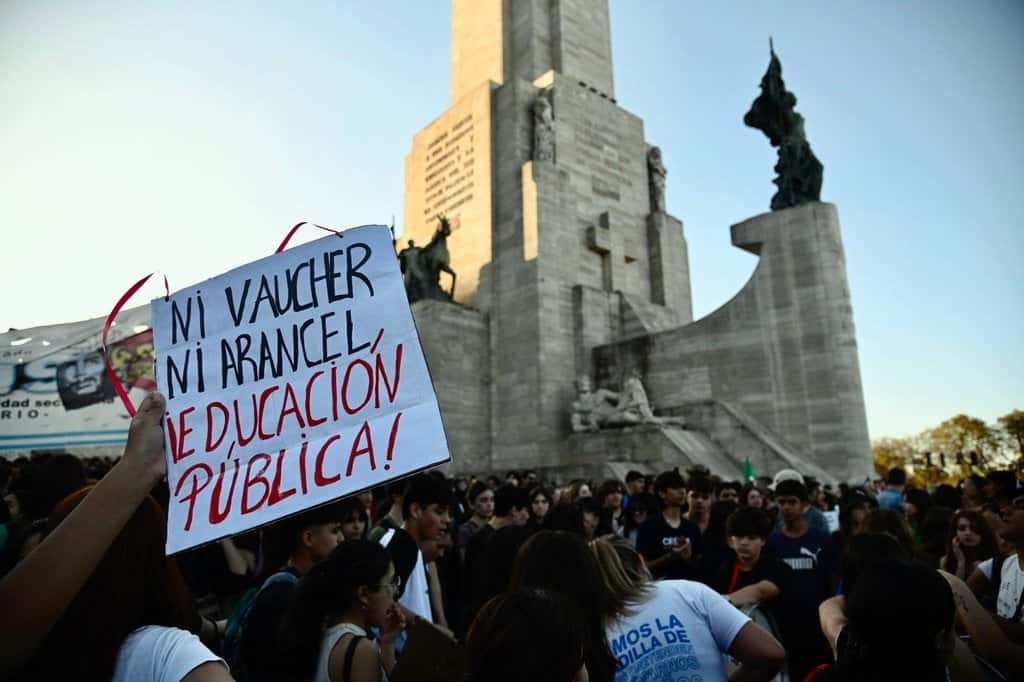 "Ni voucher ni arancel": marcharon en Rosario por la educación pública