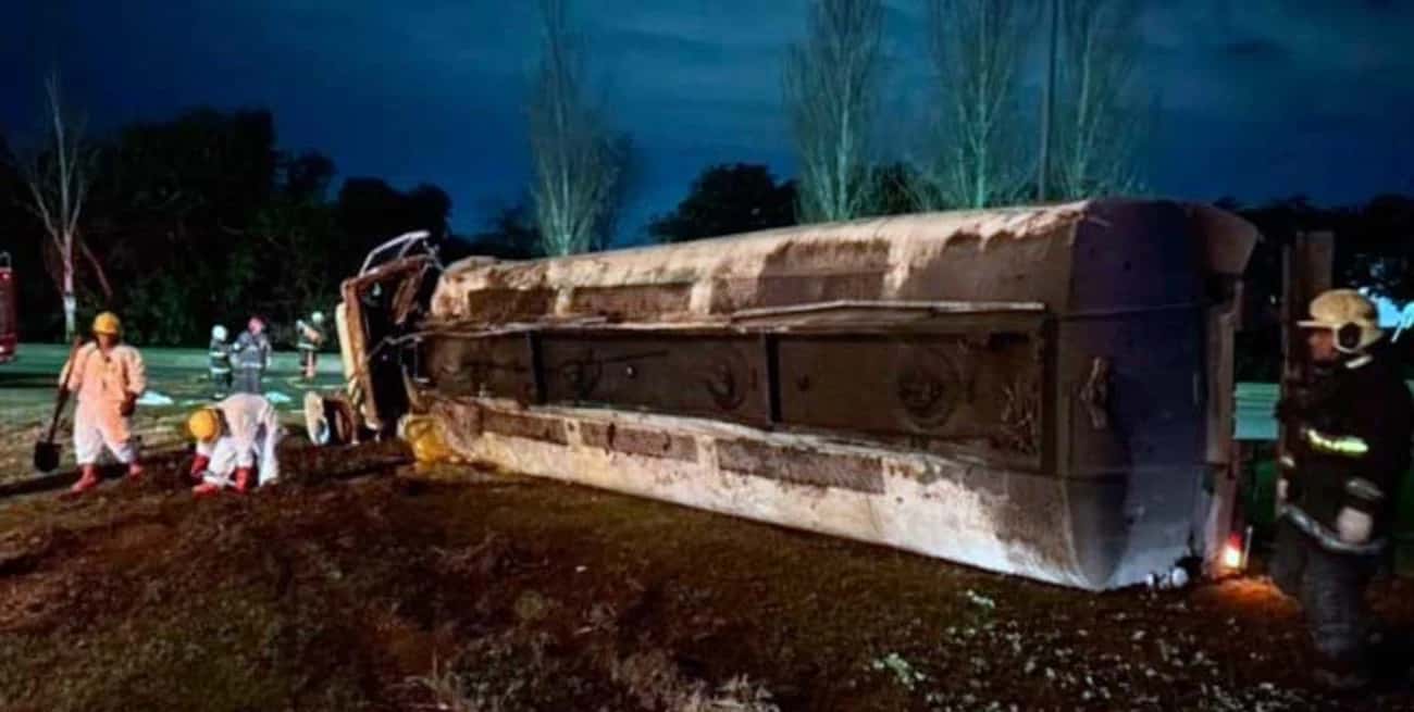 Murió un camionero tras volcar en Buenos Aires