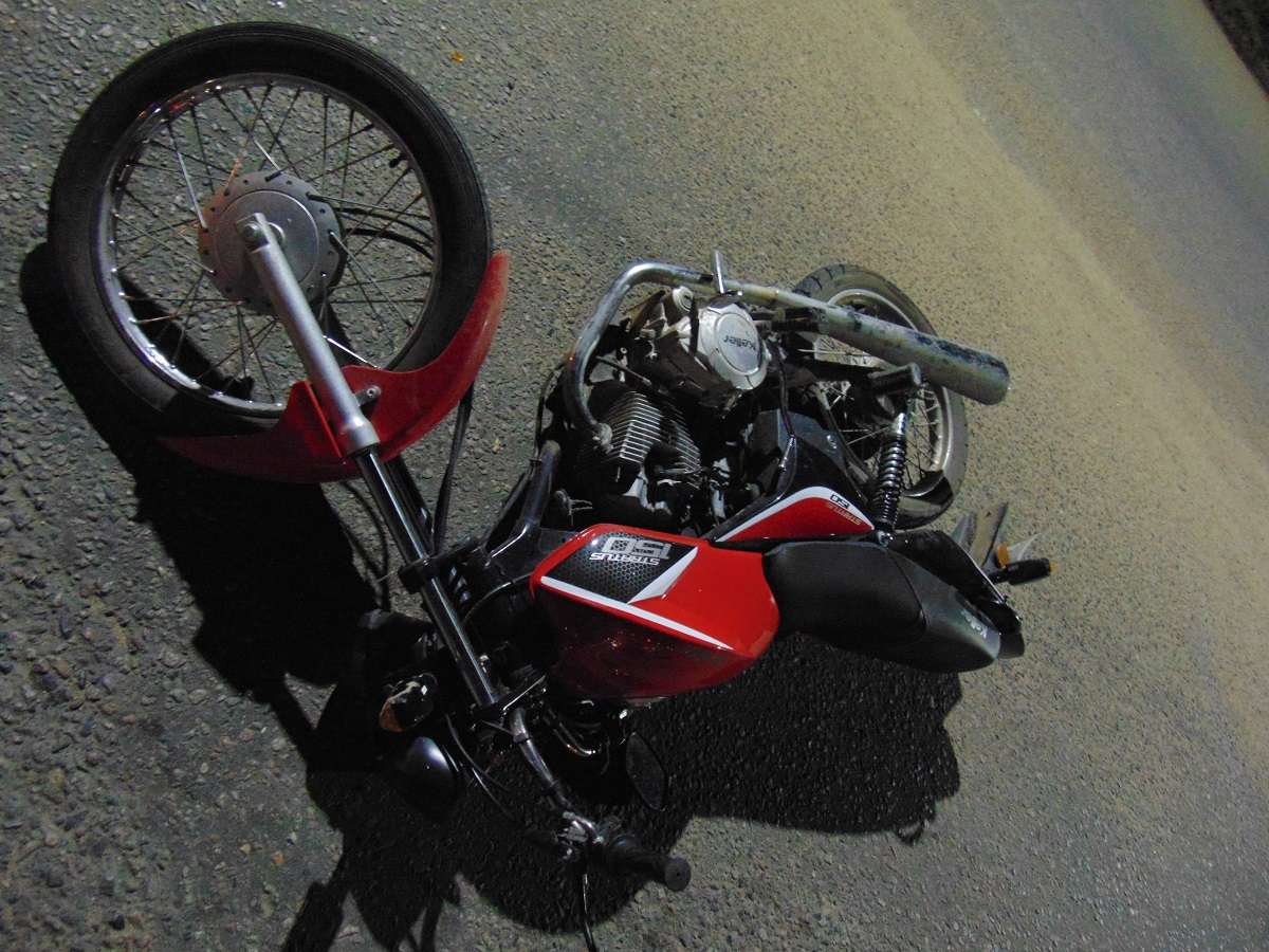 El hombre de 41 años que conducía la moto debió ser hospitalizado.