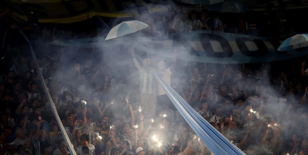Los hinchas de Argentina este jueves en La Bombonera. Crédito: Agustin Marcarian/Reuters