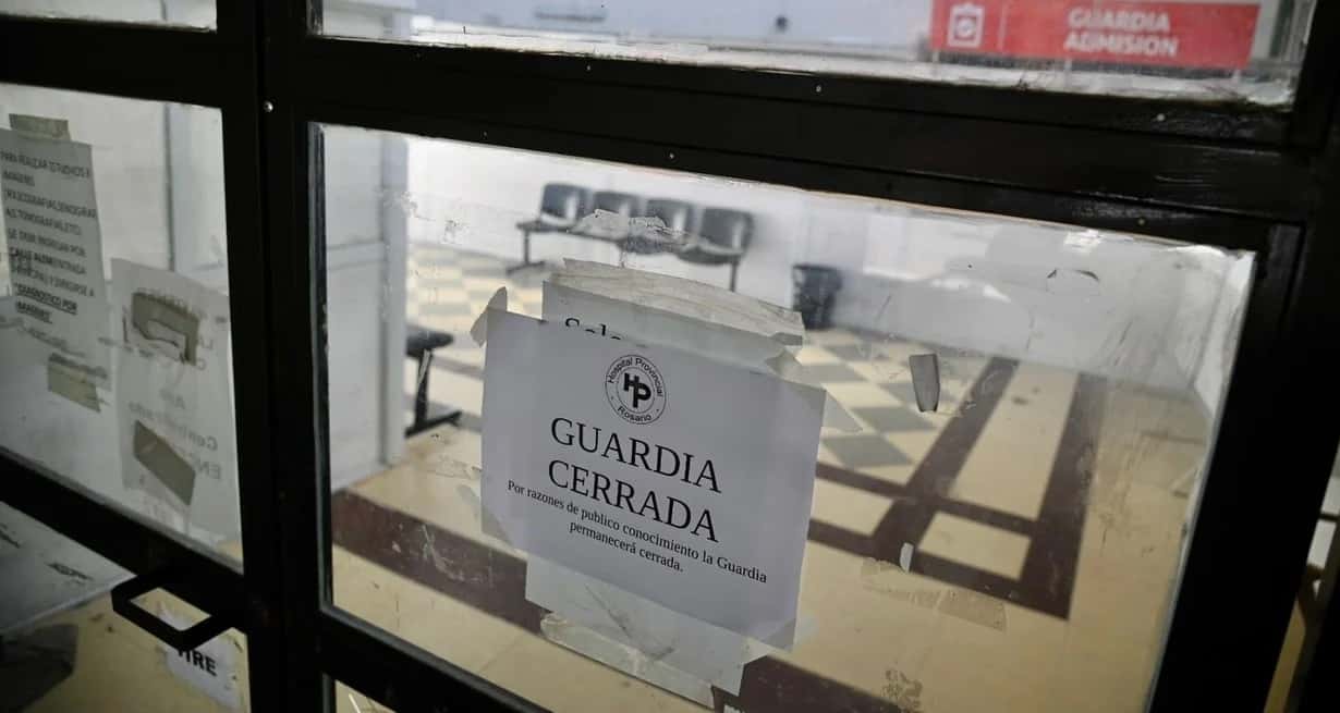 La guardia del Hospital Provincial de Rosario permanece cerrada tras el ataque. Crédito: Marcelo Manera.