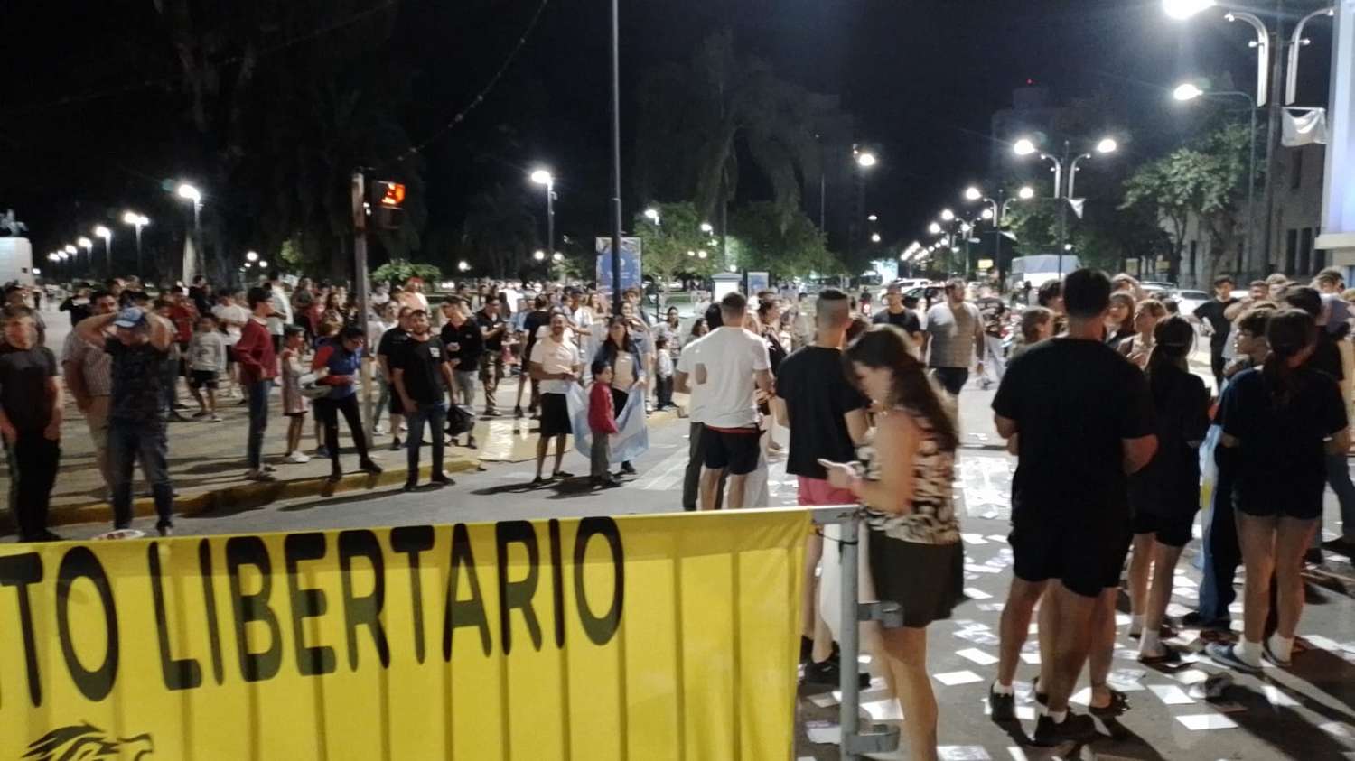 Los libertarios venadenses eligieron la plaza San Martin para la celebración. Foto: Sur24