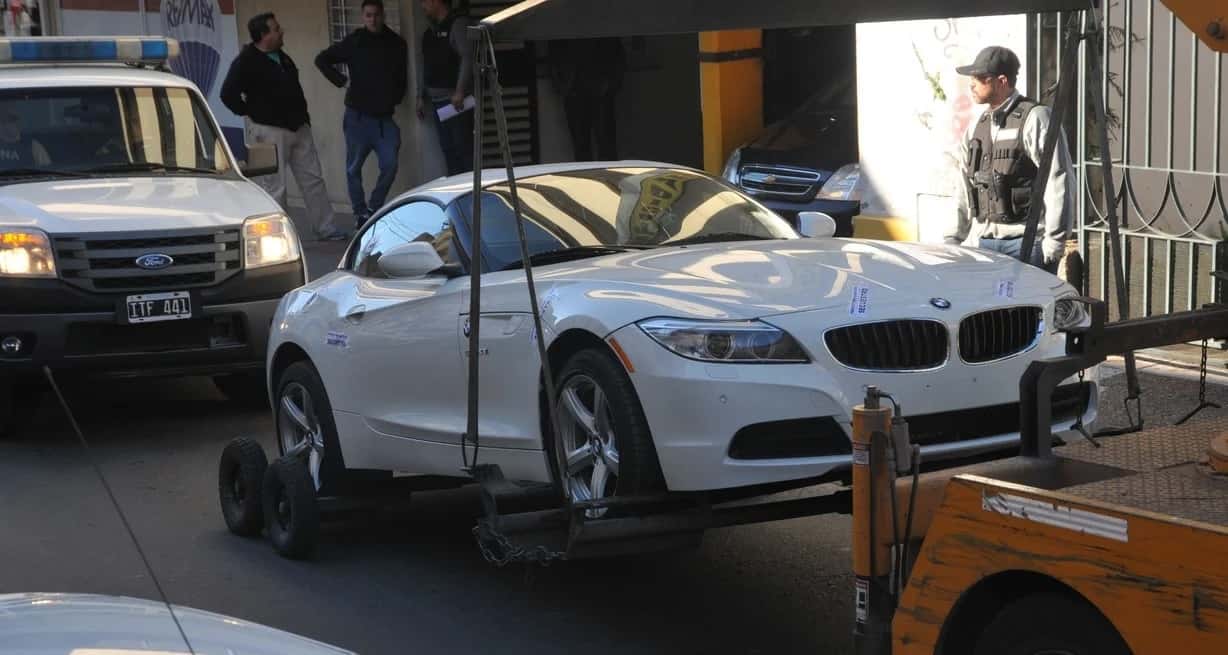 El secuestro de una cupé BMW Z4 que perteneció al “Fantasma” Paz y estaba en manos de un narco de Santa Fe es un símbolo del narcolavado. Crédito: Luis Cetraro/Archivo