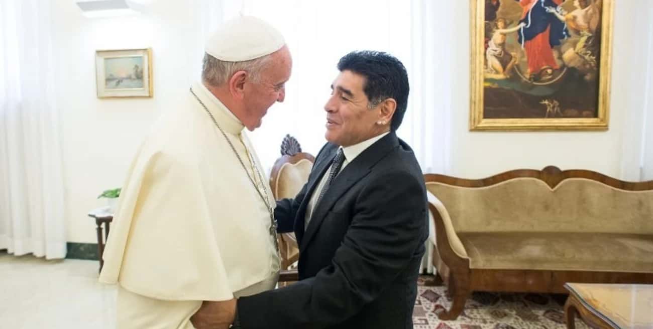 La imagen del encuentro entre Francisco y Maradona.