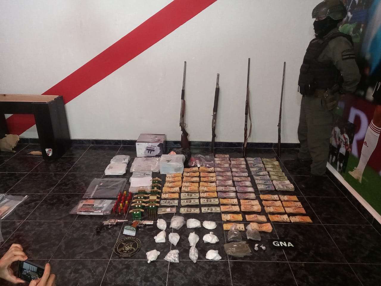 Procesaron a once personas por venta de droga en Rufino