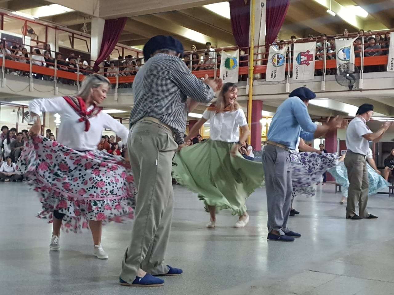 La danza tradicional representando las raíces argentinas.