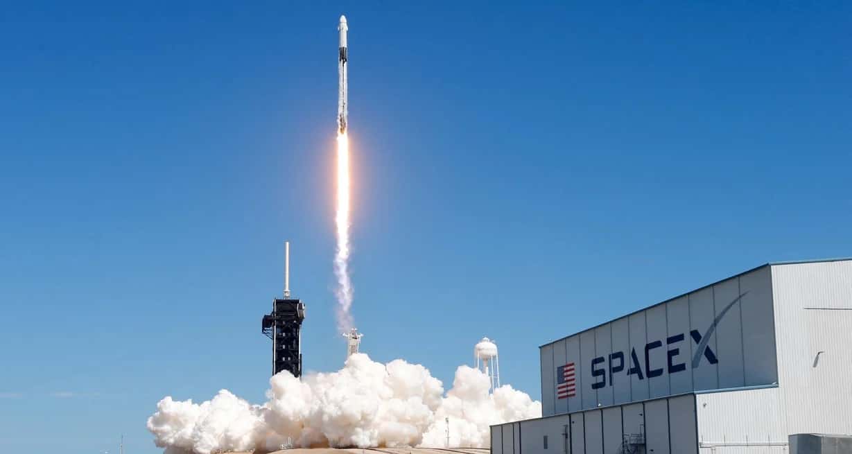 Científicos advierten que los cohetes de SpaceX están perforando la atmósfera terrestre