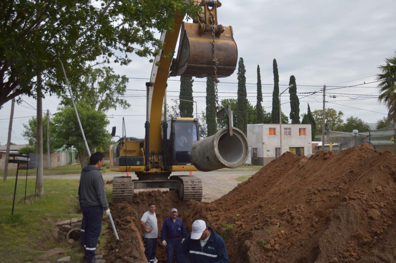 Instalan tuberías de desagüe en Berutti entre Uruguay y Chile