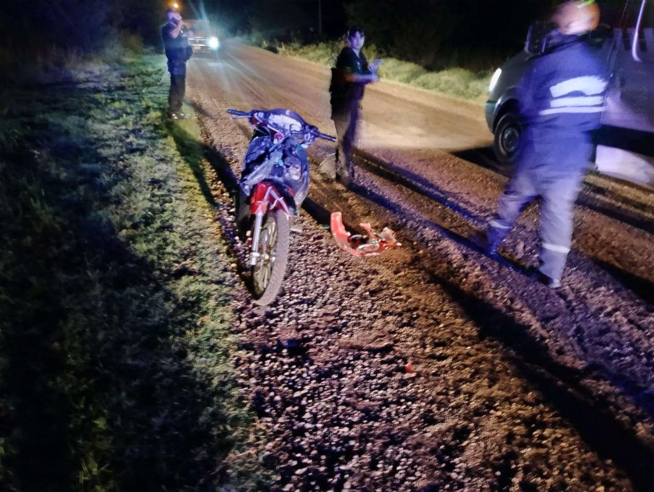Dos motociclistas hospitalizados tras chocar con un caballo